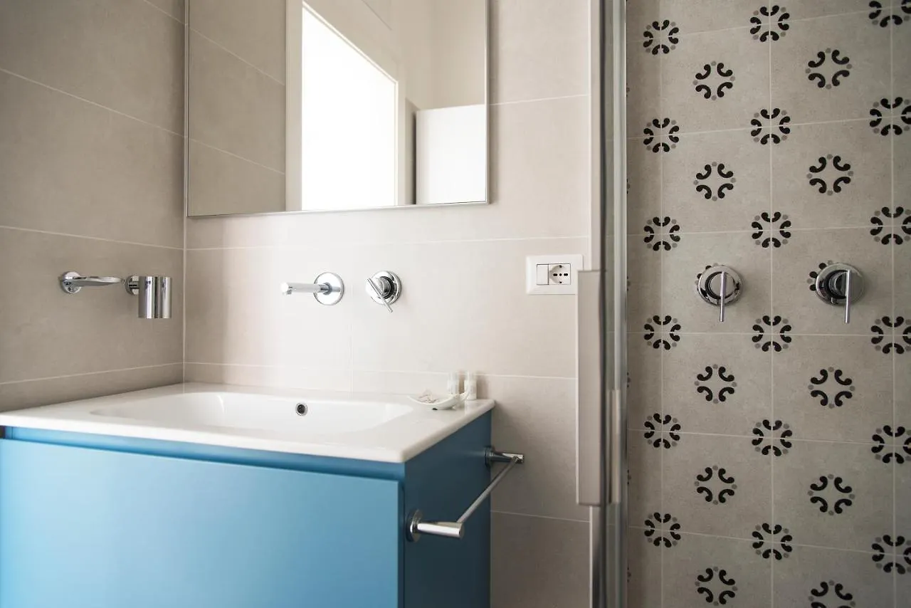 Apartment Youhosty - Meravigli R1 Small 16 Milan